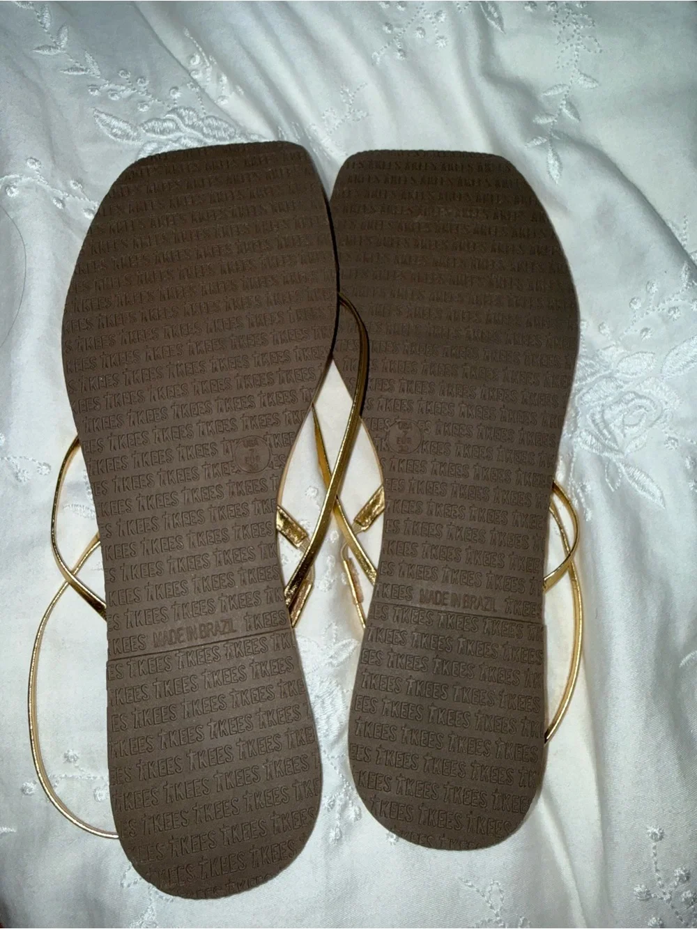Gold Strappy Square-Toe Tkees